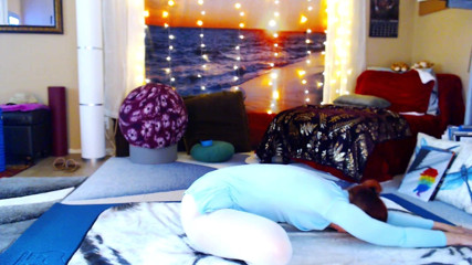 Aurora Willows: Meditazione, relax, yoga di grounding e ansia