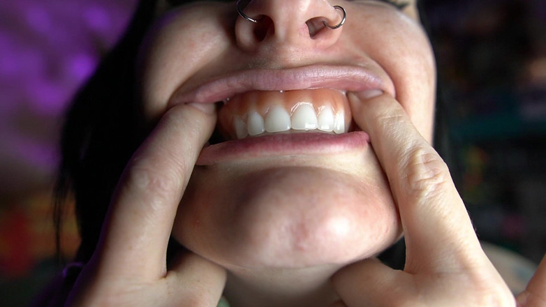 GothBunny6669: 의치를 가지고 노는 섹시한 고스