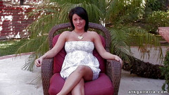 ATKIngdom: Sexy sgrillettamento all'aperto