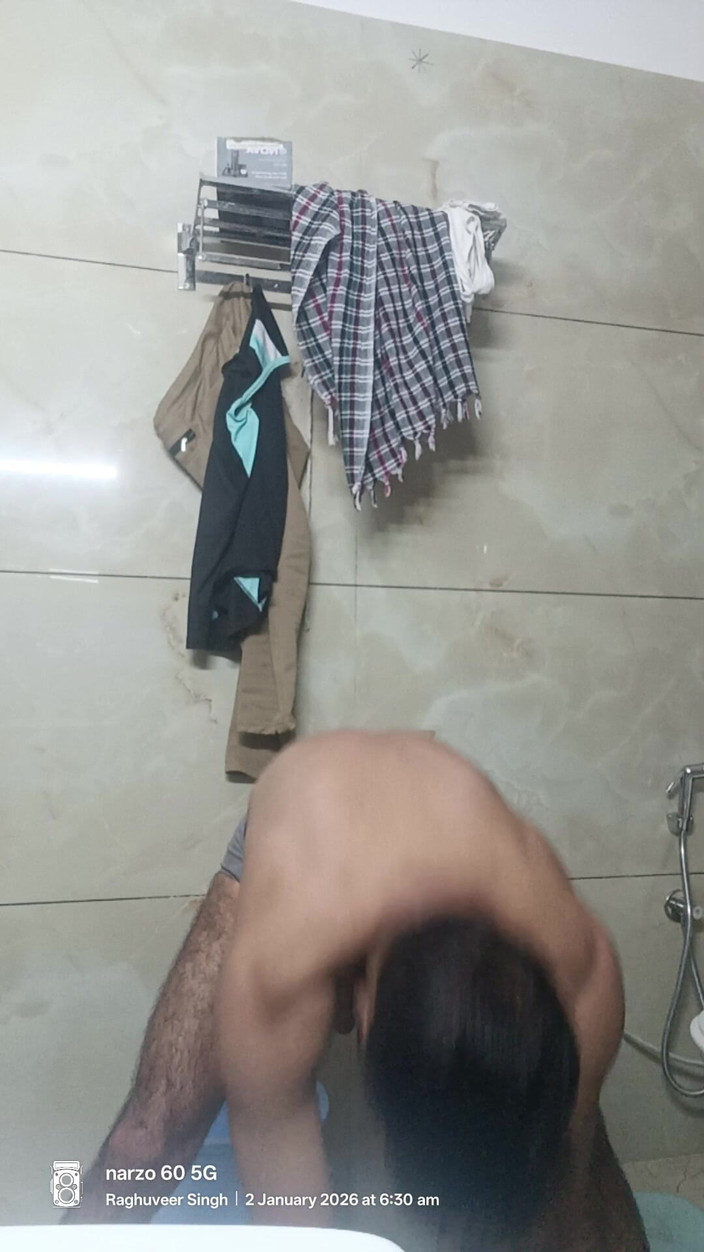 Rajasthani-old-lover: L'indiano del rajasthani desi man si gode la doccia