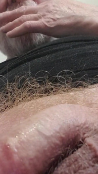 Jouet dans le cul, masturbation avec une petite bite