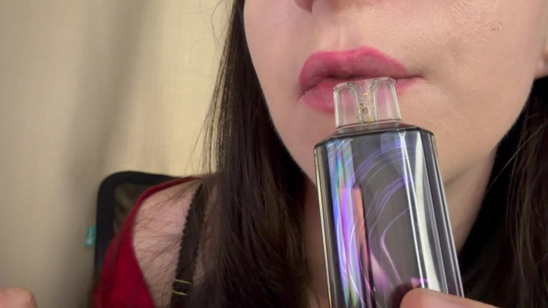 Skinny_lady69: Okouzlující vape blow in your face wallet drain