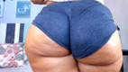 Kattycurvyy: मेरे दोस्त की मम्मी मुझे अपनी विशाल गांड के साथ बहकाती है