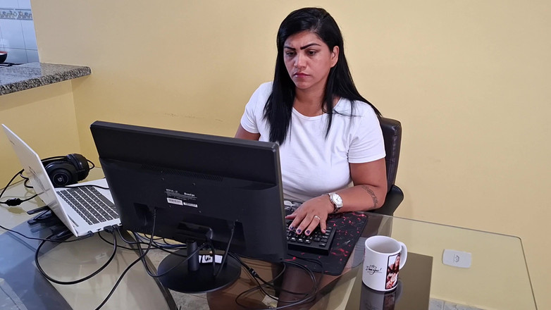 Nicoly Mattos: Nicoly Mattos se právě vzdala svého těsného malého zadku přímo...