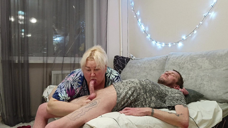 Zona901: 继母在深度口交后吞精