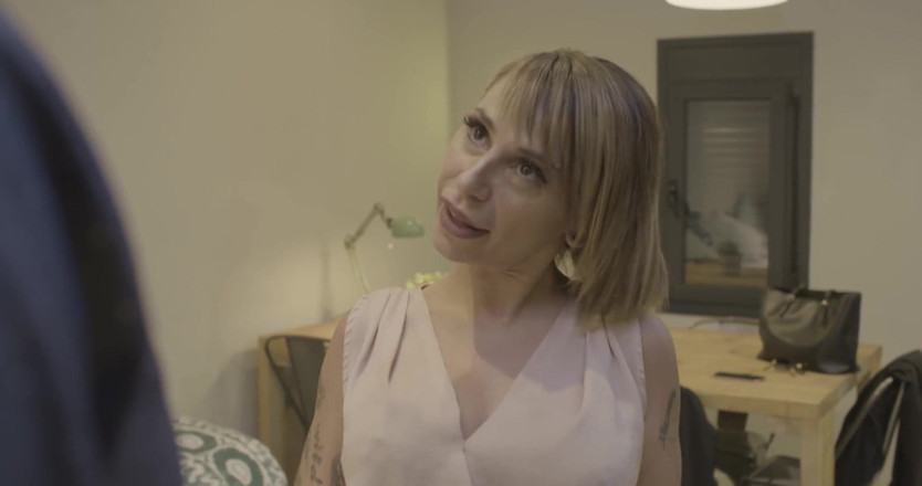 PORNBCN: 4K - tvrdý první anální sex s nadrženou blonďatou zralou milfkou...