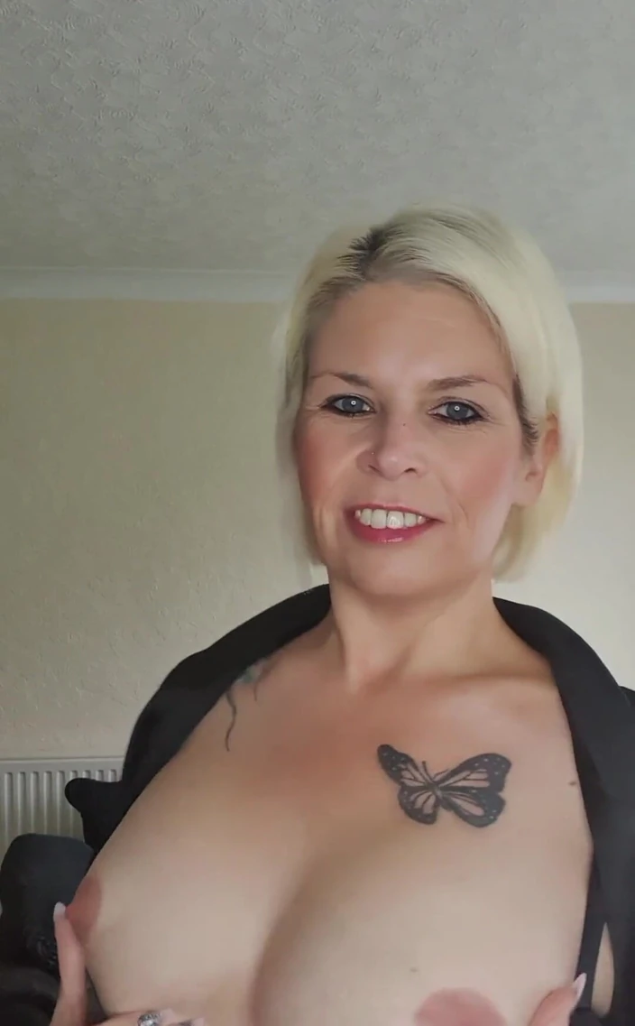 SkylerSquirt: Ahoj, všichni mají skvělé úterní Tittie