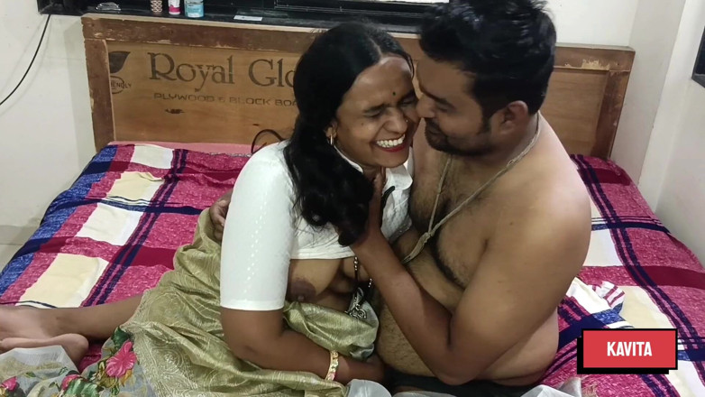 Kavita _zawazawi: Desi Indian Couple Passionate Horney Close up Fuck in Saree,...