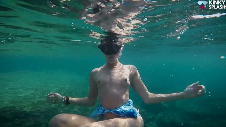 UKCuteGirl Lucy Lauren: Underwater Beach Flasher - Bikini, Long Fins &amp; Naughty Ocean Tease