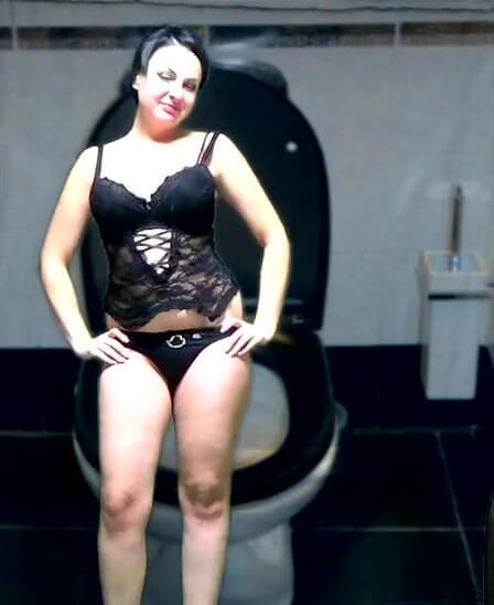 Sexy Milf: Kate si lava in bagno mentre balla parte dopo parte...