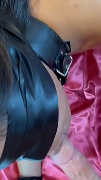Calda miLF filippina legata, faccia scopata, e riceve un creampie!