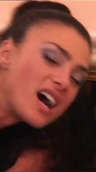 Gémissements avec une grosse bite noire géante dans ma chatte de MILF mouillée et sexy