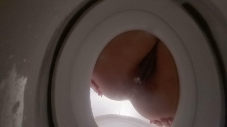 BelleAliz: Inodoro esclava de baño mirando a Bellealiz meando y pedos
