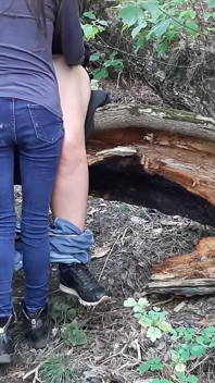 Sexe regardé dans la forêt avec deux lesbiennes - illusion lesbienne