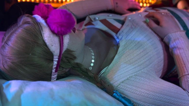 Shawna Panofka: Můj nevlastní děda mi dává perverzní masáž a creampie