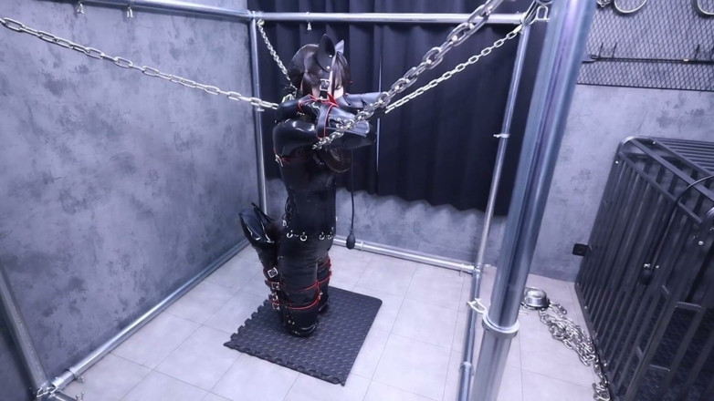 Aisan girl bondage: Kneeling Bondage with Latex Binding, Chain Binding