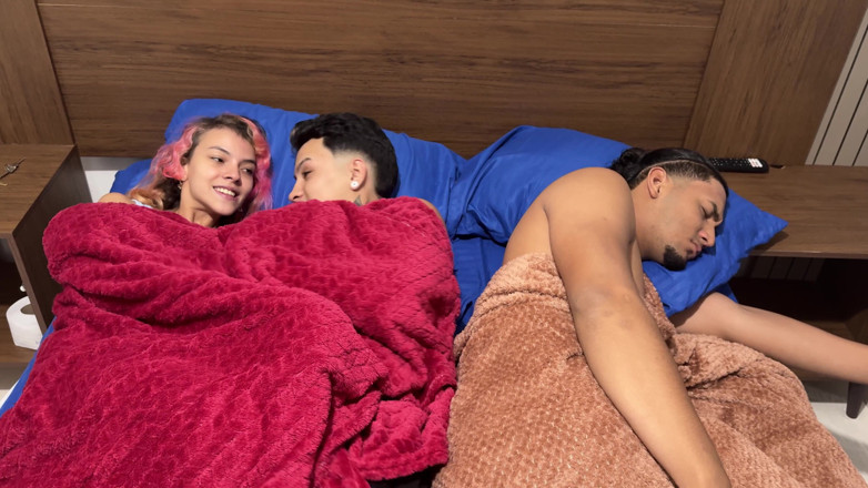 CatalinaPalvin: Sexy pár nevlastního bratra má sex, zatímco jejich nevlastní otec...