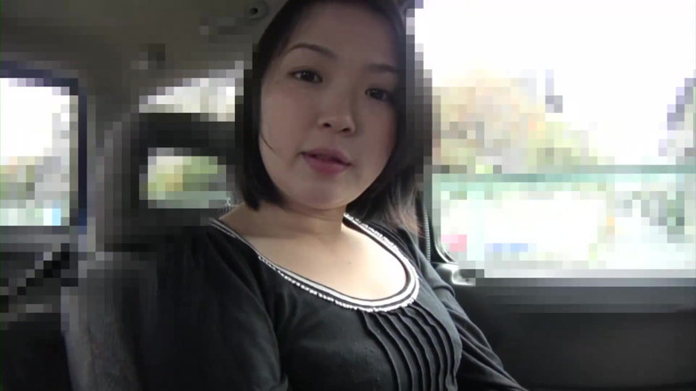 Asian Mature Climax: Süße asiatische brünette beim interview im auto