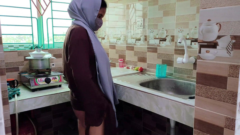 HottyKisku02: Indian Hijabi Stepmom Fuck by Stepson in the Kitchen Desi...