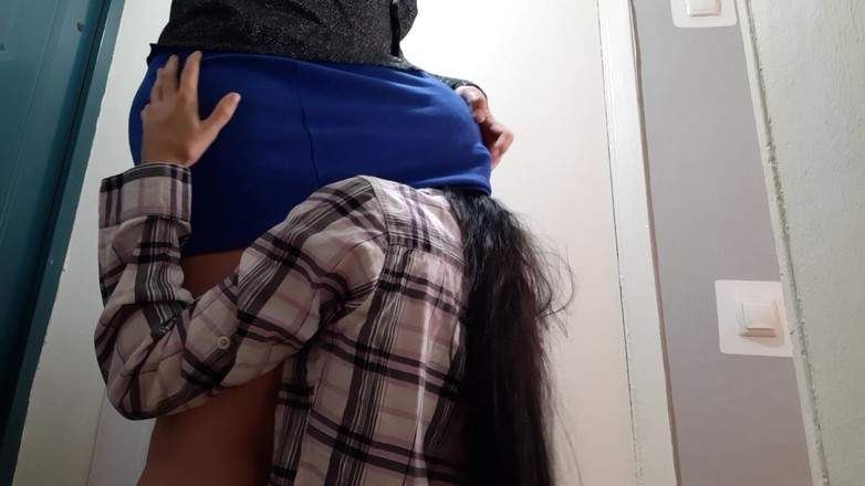 Lesbian-illusion: मैंने कूरियर को सेक्स के साथ भोजन देने के लिए धन्यवाद दिया (गंदी बात के साथ)
