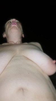 Španělská MILF V Trojici Se Dvěma Fanoušky V Bazénu.