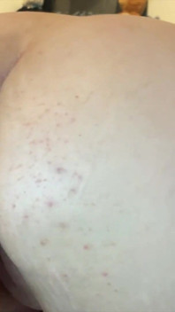 Shygirlfromeurope 用她的性爱机器深入她湿透的紧致阴户