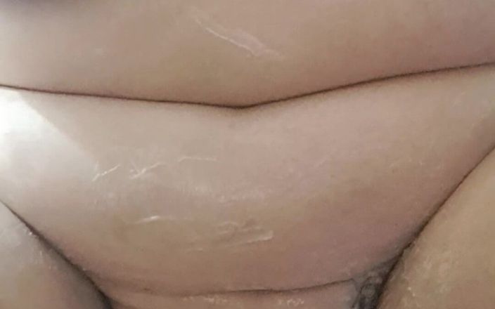 Mommy big hairy pussy: Üvey annenin kıllı amını yıkıyor