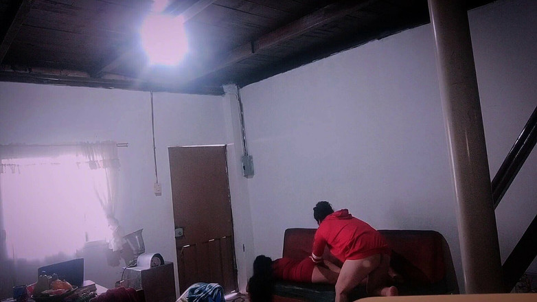 katha: Sexy Venezuelka ladí na pohovce a její partner a ona šukají...