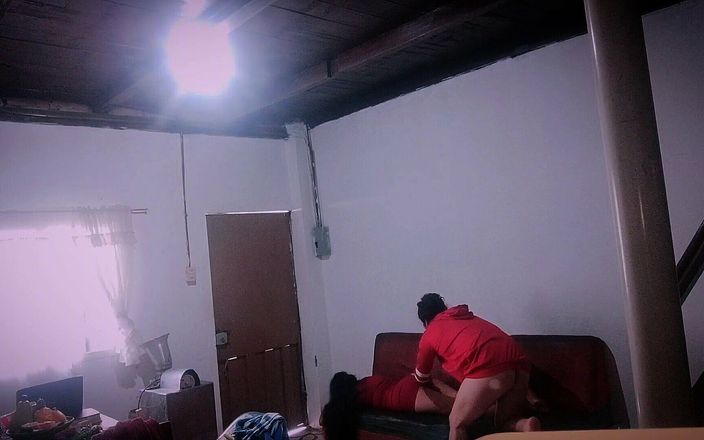 katha: Гаряча венесуелька лежить на дивані та її партнер, і вона дуже багато трахається
