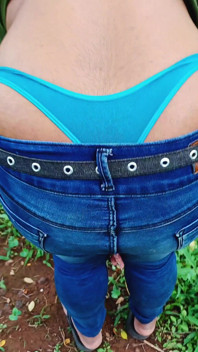 On a essayé de baiser pour la première fois en public