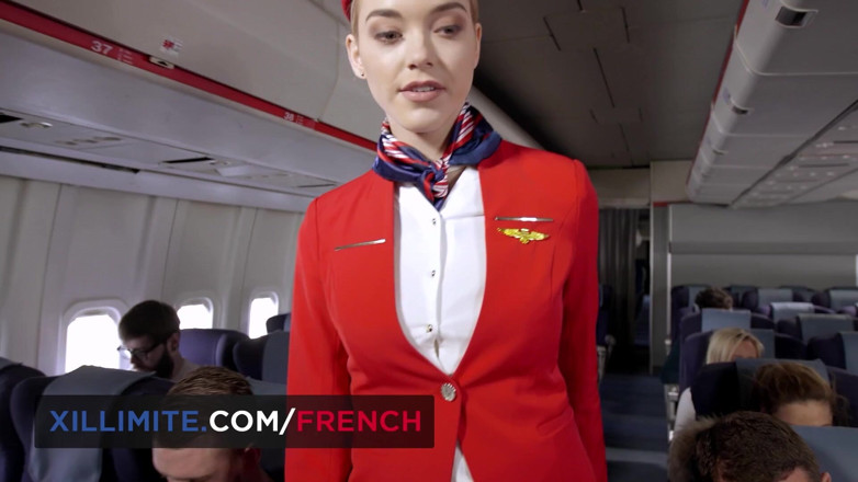 French girls at work: 美しいスチュワーデスがパイロットに降伏する