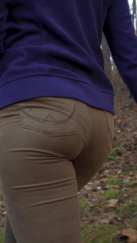 Pawg milf trong quần jean bó sát đi bộ đít tôn sùng có thể nhìn thấy đường quần lót