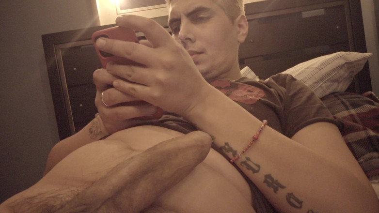 Andy snickerz: Outro tocando meu pau grande e sem cortes