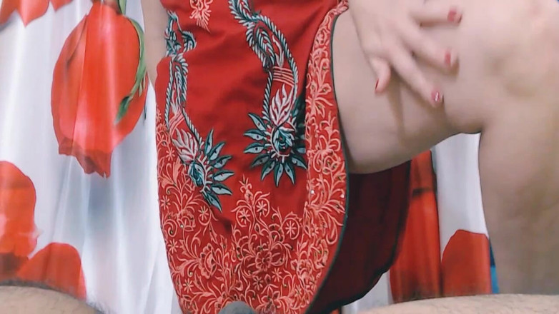 Bolly Karma: Perverzní MILFka hned vedle šukání kamaráda.