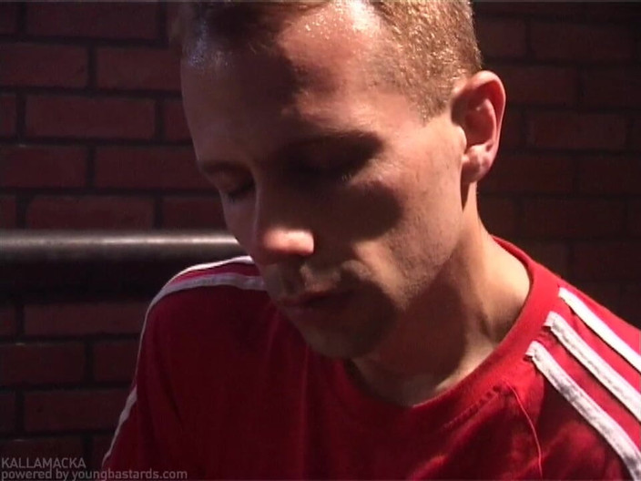 Young Bastards: Твинка трахнули вживую