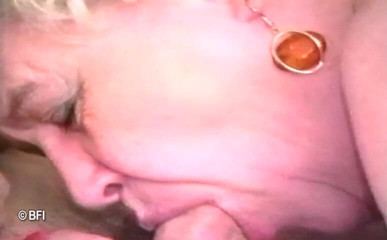 Nasty matures and dirty grannies club: Mamies blondes, soirée maison