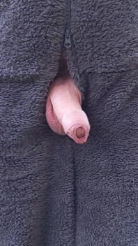 Cận cảnh edging ngoài trời xuất tinh onesie wank cho hàng xóm - Rockard Daddy