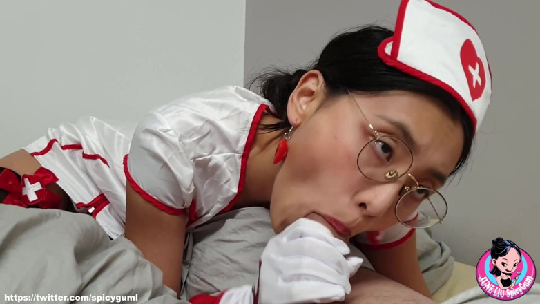 SpicyGum: June Liu - enfermeira asiática dando um adorável boquete ao paciente