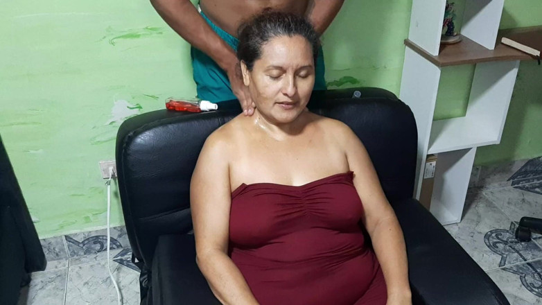 Victor y Natalia: Deliciosa massagem erótica com esta sexy MILF