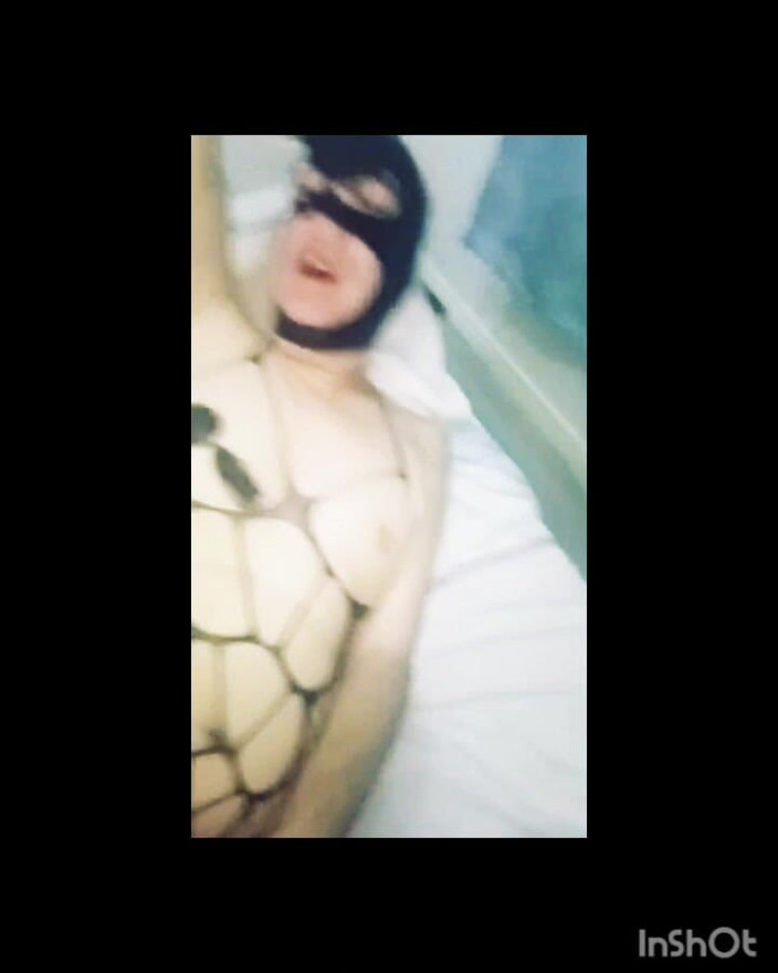 Ivykinky69: Romantická první zlatá sprcha po
