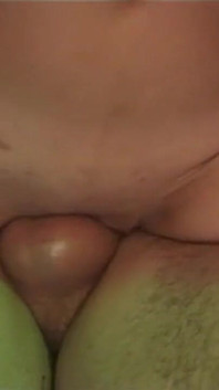 Goo si cewek seksi dengan tubuh langsing dientot habis-habisan sampai matanya merem melek