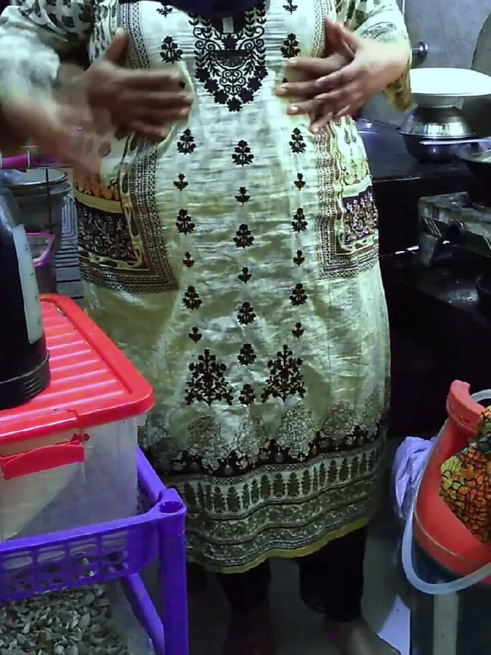 Aria Mia: Indyjska Desi BBW gospodyni domowa zarozumiałości w kuchni i sąsiada...