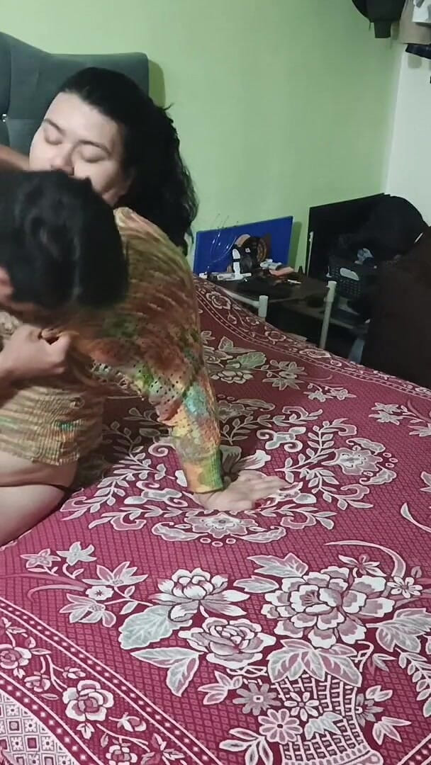 PAREJA LATINA: 四面墙内的无限激情