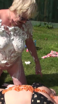 Sploshing w ogrodzie