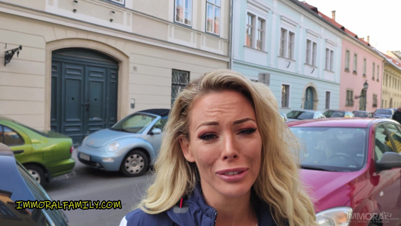 Immoral Family: Moje australská macecha stříká a dostane creampie od mého oblíbeného...
