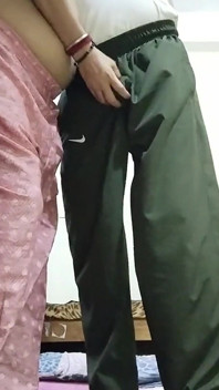 Seksi kadınlar ön sevişme emiyor sikişen inek kız üvey üvey babasına stil veriyor