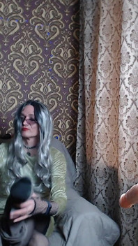 Crossdresser Sürtük Yeni Bir Görünüm Deniyor