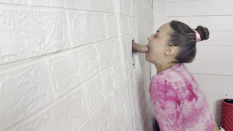 misss_vikki: Gaura gloriei – dulceața se topește, fără să-și ascundă plăcerea.