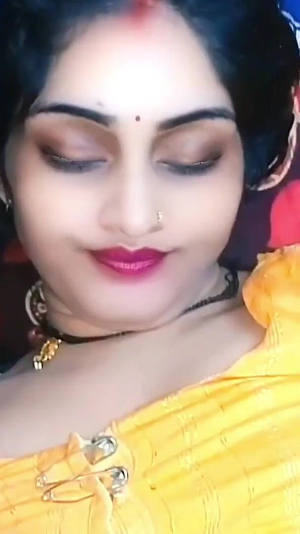 Janvibhabhii: Il fratellastro ha fatto masturbare la sua sorellastra in camera...