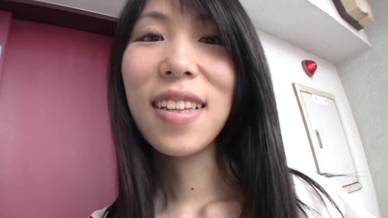 Japan Lust: Memek berbulu tante seksi jepang yang bertubuh kurus ini pengen...